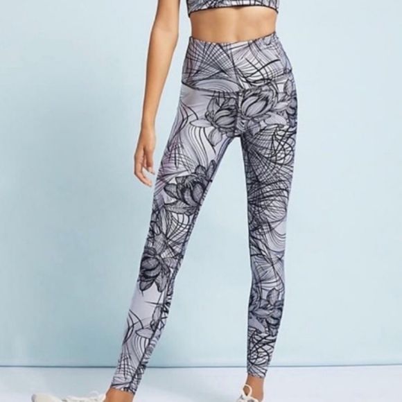 Beyond Yoga Floral Lotus High Rise Reversible Womens Leggings - Picture 5 of 6